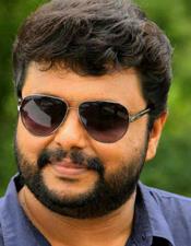 ചീ​പ്പ് പ​ബ്ളി​സി​റ്റി​ക്ക് വേ​ണ്ടി വി​വ​ര​ക്കേ​ട് വി​ളി​ച്ചു കൂ​വ​രു​ത്, പ്രേം​ന​സീ​ർ ടി​നി​യെ പോ​ലെ വി​ഗ് വ​ച്ച് ന​ട​ന്നി​ട്ടി​ല്ല: എം.​എ. നി​ഷാ​ദ്