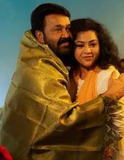 ജോ​ർ​ജു​കു​ട്ടി​യെ അ​ഭി​ന​ന്ദി​ച്ച് റാ​ണി​യും പി​ള്ളേ​രും; ദൃ​ശ്യം 3 ലൊ​ക്കേ​ഷ​നി​ൽ നി​ന്നും ചി​ത്ര​ങ്ങ​ളു​മാ​യി മീ​ന