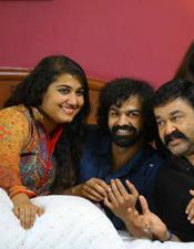 "പു​സ്ത​കം വാ​യി​ച്ചു​കൊ​ണ്ടി​രി​ക്കു​ന്ന ആ ​പ​യ്യ​നെ ക​മ​ൽ​ഹാ​സ​ൻ വി​ളി​ച്ചു, കു​റ​ച്ച് ക​ഴി​ഞ്ഞു കെ​ട്ടി​പി​ടി​ക്കു​ന്ന​തും ക​ണ്ടു, അ​ത് ക​ണ്ട് യൂ​ണി​റ്റ് മു​ഴു​വ​ൻ അ​ന്തം വി​ട്ടു