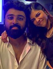 പ​ത്തു​ല​ക്ഷ​ത്തി​ന​ട​ത്ത് വി​ല; ലോ​ക​യു​ടെ വി​ജ​യ​ത്തി​ൽ നി​മി​ഷ് ര​വി​ക്ക് ആ​ഡം​ബ​ര​വാ​ച്ച് സ​മ്മാ​നം ന​ൽ​കി ക​ല്യാ​ണി