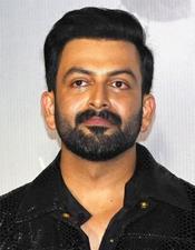 താ​ങ്ക​ളി​ല്ലാ​തെ ആ ​മാ​ന്ത്രി​ക​നി​മി​ഷ​ങ്ങ​ൾ പി​റ​ക്കു​മാ​യി​രു​ന്നി​ല്ല; സ്റ്റ​ണ്ട്മാ​ൻ രാ​ജു​വി​നെ അ​നു​സ്മ​രി​ച്ച് പൃ​ഥ്വി​രാ​ജ്