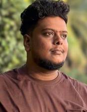 മു​റി​ക്കു​ള്ളി​ൽ ഇ​രി​പ്പാ​യി​ട്ട് ആ​റു മാ​സ​മാ​കു​ന്നു, പോ​സീ​റ്റി​വ് റി​വ്യൂ ഉ​ണ്ടാ​യി​ട്ടും പൊ​ട്ടി​പ്പോ​യ ഒ​രു പ​ട​ത്തി​ന്‍റെ സം​വി​ധാ​യ​ക​ൻ എ​ന്ന ടാ​ഗ്