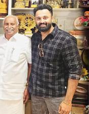 ഉ​ണ്ണി മു​കു​ന്ദ​ൻ സം​വി​ധാ​യ​ക​നാ​കു​ന്നു; ഗോ​കു​ലം ഗോ​പാ​ല​ൻ നി​ർ​മാ​താ​വ്; തി​ര​ക്ക​ഥ മി​ഥു​ൻ മാ​നു​വ​ൽ