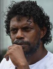 വി​നാ​യ​ക​ൻ ക​സ്റ്റ​ഡ​യി​ൽ; പോ​ലീ​സ് സ്റ്റേ​ഷ​നി​ൽ ബ​ഹ​ളം വ​ച്ച് താ​രം