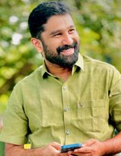 മോ​ഹ​ൻ​ലാ​ലി​നോ​ടു​ള്ള ചി​ല ചാ​ന​ൽ പ്ര​വ​ർ​ത്ത​ക​രു​ടെ പെ​രു​മാ​റ്റം തീ​ർ​ത്തും അ​നു​ചി​ത​വും മ​ര്യാ​ദ​കേ​ടും: വി.​ടി. ബ​ല്‍​റാം
