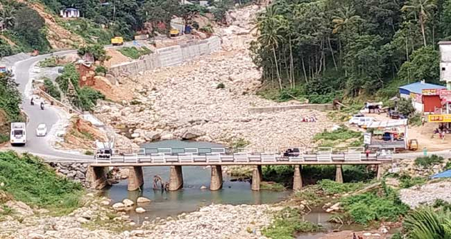 മ​ഹാ​പ്ര​ള​യ​ത്തി​ന് ഇ​ന്ന് ഒ​രു വ​യ​സ്; ഭീ​തി​വി​ട്ടൊ​ഴി​യാ​തെ മ​ല​യോ​രം