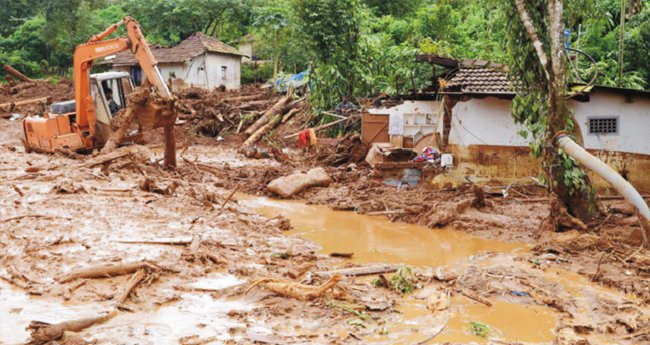 പു​ത്തു​മ​ല​യി​ൽ തെ​ര​ച്ചി​ൽ ഊ​ർ​ജി​തം; കൂ​ടു​ത​ൽ യ​ന്ത്ര​ങ്ങ​ൾ എ​ത്തി