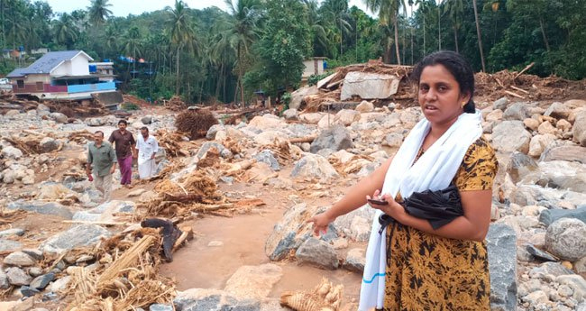 നോ​ക്കി നി​ൽ​ക്കെ ഇ​ജി​യു​ടെ വീ​ട് പ്ര​ള​യം എ​ടു​ത്തു