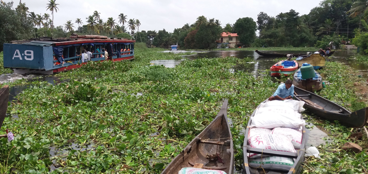 കു​ട്ട​നാ​ട്ടു​കാ​ർ​ക്ക് ആ​ശ്ര​യം ജ​ല​ഗ​താ​ഗ​തം മാ​ത്രം