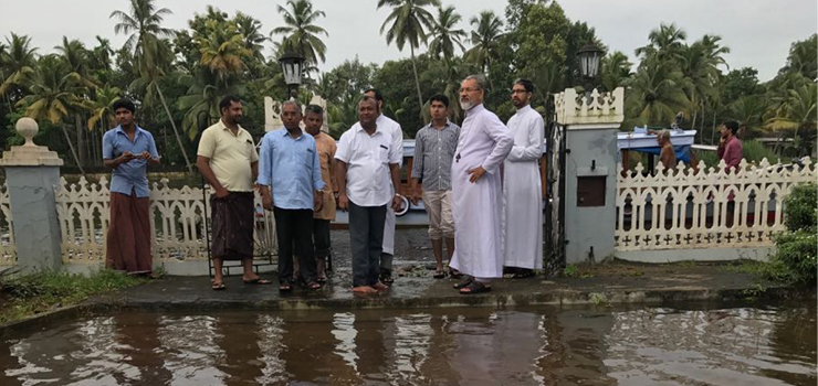 ദു​രി​ത​മേ​ഖ​ല​യി​ൽ കാരുണ്യപ്രവാഹമായി ച​ങ്ങ​നാ​ശേ​രി അ​തി​രൂ​പ​ത