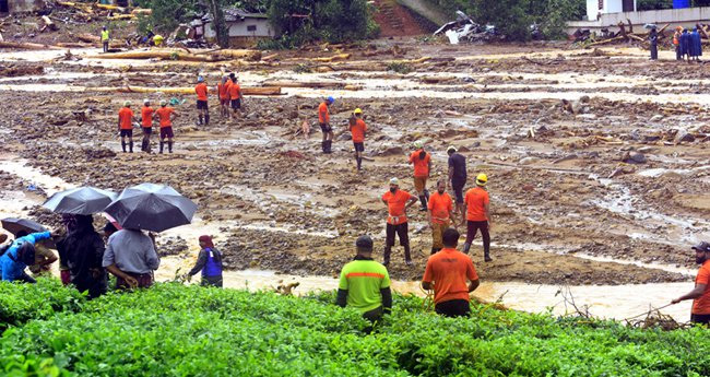 പു​ത്തു​മ​ല​യി​ൽ​ ക​​ണ്ടെ​​ത്താ​​നു​​ള്ള​​ത് ഏ​​ഴു​​ പേ​​രെ