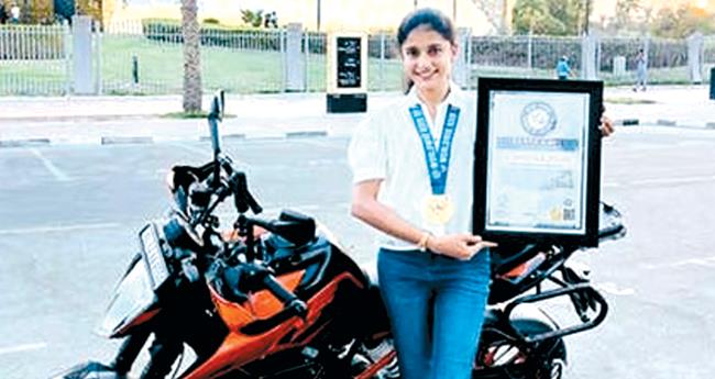 സോ​ളോ റൈ​ഡ​ർ; ക​ട​ൽ ക​ട​ന്ന് ബൈ​ക്കി​ൽ ഒ​റ്റ​യ്ക്കൊ​രു പെ​ൺ​കു​ട്ടി