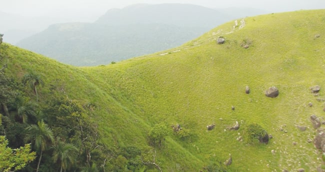 മ​ഴ​ക്കാ​ടു​ക​ളി​ൽ മ​റ​ഞ്ഞ ച​രി​ത്ര​സ്മാ​ര​കം