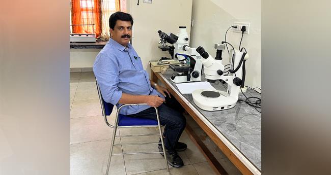 പു​തി​യ ഇ​നം ജീ​വി​ക​ളെ ക​ണ്ടെ​ത്ത​ൽ ഹോ​ബി​യാ​ക്കി ഗ​വേ​ഷ​ക​ൻ