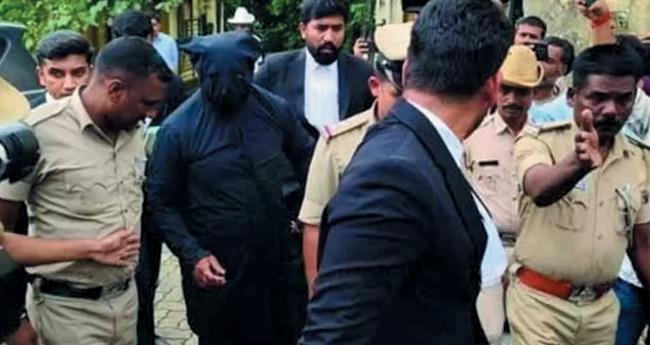ക​ഴു​ക​ന്മാ​ര്‍ വ​ട്ട​മി​ടു​ന്ന ധ​ര്‍​മ​ഭൂ​മി -02