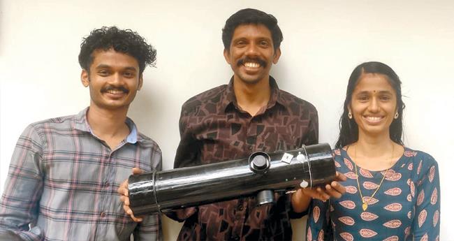 വ​ന്യ​മൃ​ഗ​ങ്ങ​ളെ ഓ​ടി​ക്കാ​ൻ മൂ​വ​ർ സം​ഘ​ത്തി​ന്‍റെ "ഫാം ​ഗാ​ർ​ഡ് ’
