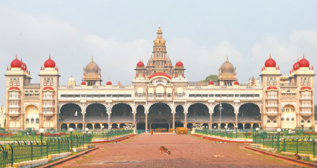 കൊട്ടാരങ്ങളുടെ  നാട്ടിലേക്ക്