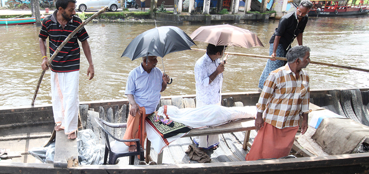 തോ​രാ​മ​ഴ​യ്ക്കു കു​റ​വു​ണ്ടെ​ങ്കി​ലും ക​ര​പ്പു​റ​ത്തെ ദു​രി​ത​ത്തി​നും അ​റു​തി​യാ​യി​ല്ല