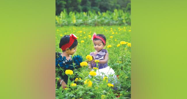 സ്നേ​ഹ​തീ​ര​ത്തെ ഓ​ണ​പ്പൂ​ക്ക​ൾ