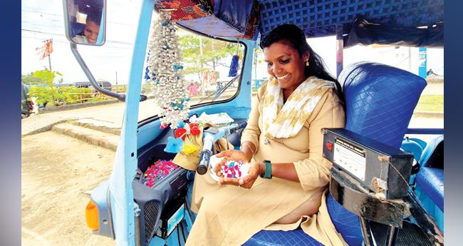 ഓ​ട്ട​മി​ല്ലെ​ങ്കി​ൽ ഷാ​ജി​ദ റ​ഹീം ടി​ഷ്യൂ​പേ​പ്പ​റും മുല്ല​പ്പൂ​വാ​ക്കും