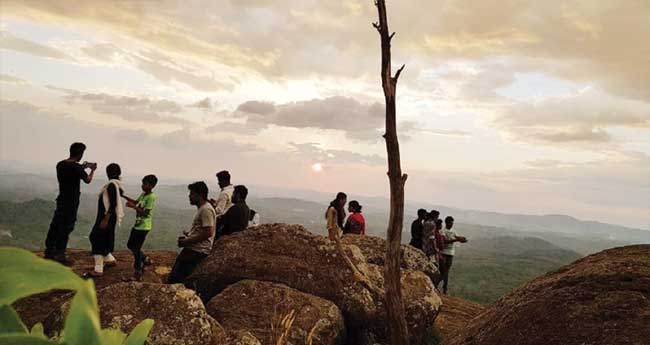 ത​ല​സ്ഥാ​ന​ത്തു​മു​ണ്ടൊ​രു മീ​ശ​പ്പു​ലി​മ​ല