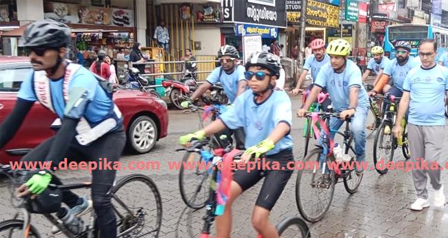 ല​ഹ​രി വി​രു​ദ്ധ സ​ന്ദേ​ശ  സൈ​ക്കി​ള്‍ റാ​ലി​ക്ക് സ്വീ​ക​ര​ണം ന​ൽ​കി