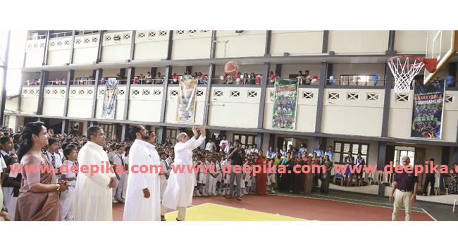 കി​​ളി​​മ​​ല എ​​സ്എ​​ച്ച് സ്‌​​കൂ​​ളി​​ല്‍  ടൂ​​ര്‍​ണ​​മെ​​ന്‍റുക​​ള്‍​ക്ക് തു​​ട​​ക്കം