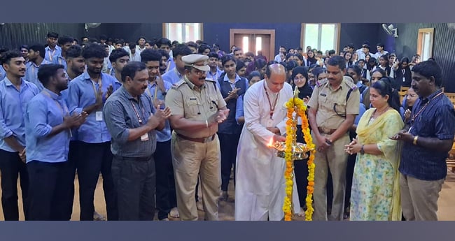 അ​രു​വി​ത്തു​റ കോ​ള​ജി​ൽ ല​ഹ​രി വി​രു​ദ്ധ ദി​ന​മാ​ച​രി​ച്ചു