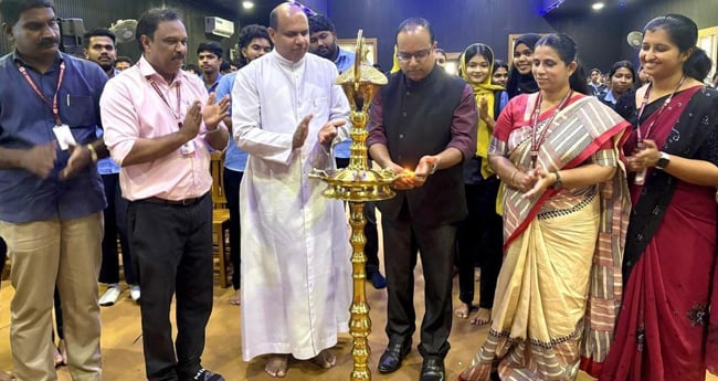 അ​രു​വി​ത്തു​റ കോ​ള​ജി​ൽ പ്ലേ​സ്മെ​ന്‍റ് സെ​ൽ പ്ര​വ​ർ​ത്ത​നോ​ദ്ഘാ​ട​ന​വും ക​രി​യ​ർ ഗൈ​ഡ​ൻ​സ് സെ​മി​നാ​റും