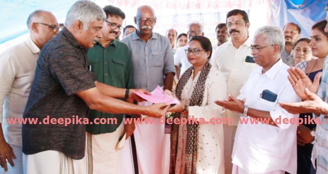 ക​ര്‍​ഷ​ക​ദു​രി​ത​മ​റി​യാ​ന്‍ കേ​ന്ദ്രസം​ഘം  മു​രി​യാ​ട് പാ​ട​ശേ​ഖ​ര​ത്തി​ലെ​ത്തി