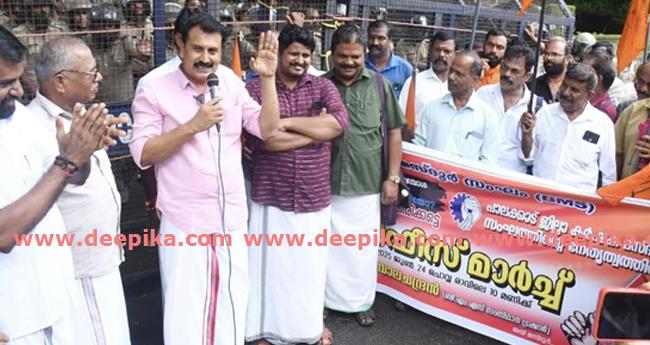 വന്യമൃഗശല്യം: ഡിഎഫ്ഒ ഓഫീസ് മാർച്ച് നടത്തി