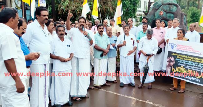ക​ന്യാ​സ്ത്രീ​ക​ൾ​ക്ക് ഐ​ക്യ​ദാ​ർ​ഢ്യവുമായി നാട്