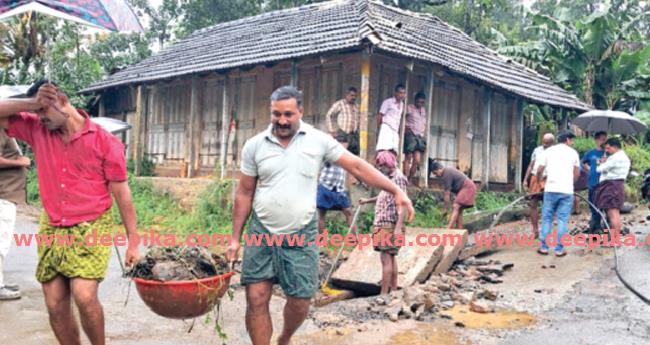 ഓ​ട വൃ​ത്തി​യാ​ക്കി നാ​ടി​ന് മാ​തൃ​ക​യാ​യി