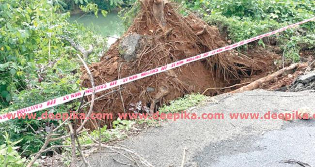 അ​ന്ത്യാ​ളം-​പ​യ​പ്പാ​ര്‍ റോ​ഡ് അ​പ​ക​ടാ​വ​സ്ഥ​യി​ല്‍