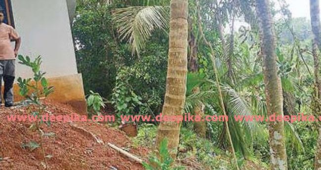 സ​ർ​ക്കാ​ർ വീ​ട് പ​ണി​തു​ ന​ല്കി​യ​ത്  കു​ന്നി​ൻ​ചെ​രി​വി​ൽ; ഇ​പ്പോ​ൾ ഒ​ഴി​യാ​ൻ നോ​ട്ടീ​സ്