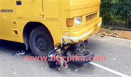 പി​ക്ക​പ്പ് വാൻ ചി​റ​യി​ലേ​ക്ക് മ​റി​ഞ്ഞു