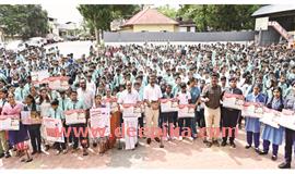 നാ​യ്ക്ക​ളെ ത​ത്കാ​ലം പി​ടി​ക്കി​ല്ല;  ക​ടി​യേ​ൽ​ക്കാ​തെ സ്വ​യം പ്ര​തി​രോ​ധി​ക്കാം സ്കൂ​ൾ അ​സം​ബ്ലി​ക​ളി​ൽ ബോ​ധ​വ​ത്ക​ര​ണം