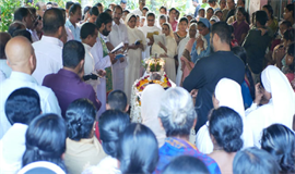 ക്ഷീ​ര​ക​ർ​ഷ​ക​ൻ  എം​ആ​റി​ന് നാ​ടി​ന്‍റെ വി​ട