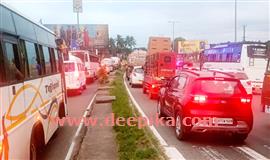 ആ​മ്പ​ല്ലൂ​രി​ല്‍ ഗ​താ​ഗ​തം കു​രു​ങ്ങി, മ​ണി​ക്കൂ​റു​ക​ളോ​ളം