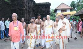 അ​മി​ത് ഷാ ത​ളി​പ്പ​റ​ന്പ് രാ​ജ​രാ​ജേ​ശ്വ​ര ക്ഷേ​ത്ര​ത്തി​ൽ ദ​ർ​ശ​നം ന​ട​ത്തി