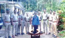 ആ​ന​ക്കൊ​ന്പു​ക​ളുമാ​യി പി​ടി​യി​ൽ