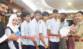 ല​ഹ​രി​വി​രു​ദ്ധ റീ​ൽ​സ്, പോ​സ്റ്റ​ർ മ​ത്സ​രം:  വി​ജ​യി​ക​ൾ​ക്ക് സ​മ്മാ​നം ന​ൽ​കി