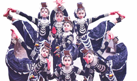 അ​ര​ങ്ങാ​യി മൊ​ഞ്ച​ത്തി​മാ​രും ന​ർ​ത്ത​കി​ക​ളും