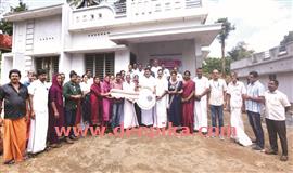 ഭ​വ​ന​ങ്ങ​ളു​ടെ താ​ക്കോ​ൽ കൈ​മാ​റി