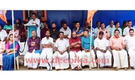 പ്ലാ​സ്റ്റി​ക് മാ​ലി​ന്യം ക​ത്തി​ക്കൽ:  പ്ര​തി​ഷേ​ധ ധ​ര്‍​ണ ന​ട​ത്തി