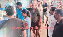 ഇ​റ​ച്ചി​യി​ൽ പു​ഴു​വി​നെ​ക​ണ്ട സം​ഭ​വം : വി​ൽ​പ്പ​ന ന​ട​ത്തി​യ സ്റ്റാ​ൾ ആ​രോ​ഗ്യ വ​കു​പ്പ്  അ​ട​പ്പി​ച്ചു