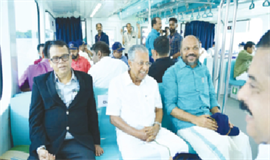 കൊച്ചി മെട്രോ, വാട്ടർ മെട്രോ വികസിപ്പിക്കും: മുഖ്യമന്ത്രി