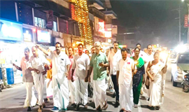 കോ​ണ്‍​ഗ്ര​സ് പ​ന്തം കൊ​ളു​ത്തി  പ്ര​ക​ട​നം ന​ട​ത്തി