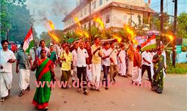 കോൺഗ്രസ് പ്ര​തി​ഷേ​ധ​ജ്വാ​ല ന​ട​ത്തി