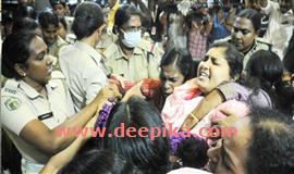 കോ​ർ​പ​റേ​ഷ​നി​ൽ ഭ​ര​ണ-​പ്ര​തി​പ​ക്ഷ ബ​ഹ​ളം;  കൗ​ണ്‍​സി​ൽ ഹാ​ളി​നു​ള്ളി​ൽ ക​ട​ന്നു പോ​ലീ​സ്